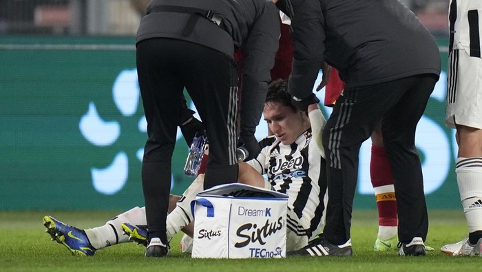 Medical staff helps the injured Juventus Federico Chiesa during the Italian Serie A soccer match between Roma and Juventus at the Olympic stadium in Rome, Italy, Sunday, Jan. 9, 2022. (AP Photo/Alessandra Tarantino)