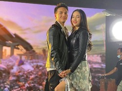 Jefri Nichol Naik Papan demi Cium dan Peluk Anya Geraldine