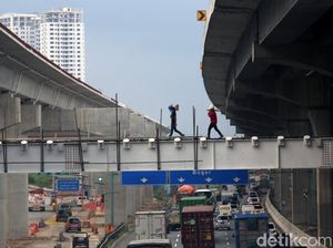 JPO Penghubung Stasiun LRT Bekasi Barat Tengah Dibangun