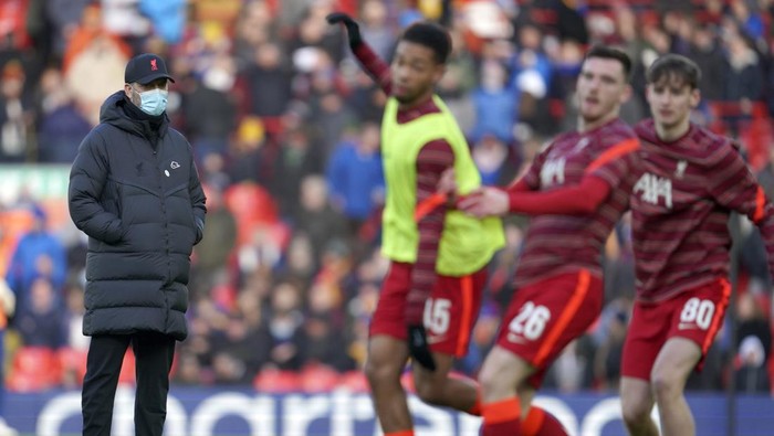 Liverpools manager Jurgen Klopp, left, looks on during warm up before the English FA Cup third round soccer match between Liverpool and Shrewsbury Town at Anfield stadium in Liverpool, Sunday, Jan. 9, 2022. (AP Photo/Jon Super)