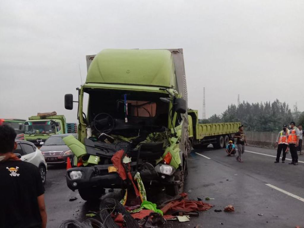 Kronologi Kecelakaan Maut di Km 27 Tol Merak yang Tewaskan 2 Orang Kronologi Kecelakaan Maut di Km 27 Tol Merak yang Tewaskan 2 Orang