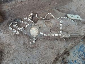 Isi Makam Crazy Rich Zaman Baheula: Kereta dan Kepala Kuda Berlapis Emas