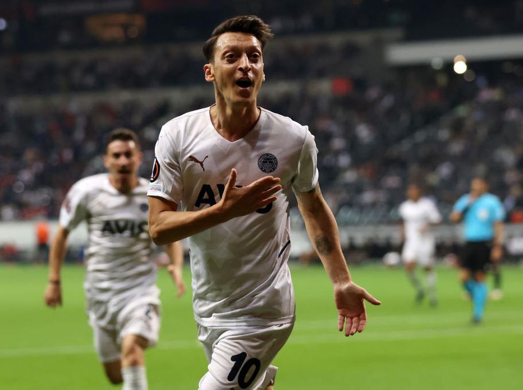 Mesut Ozil Jalani 4 Pola Makan Ini Agar Fit saat Bertanding Mesut Ozil Jalani 4 Pola Makan Ini Agar Fit saat Bertanding