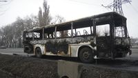 Deretan Bangkai Mobil yang Hangus Terbakar dalam Kerusuhan Kazakhstan