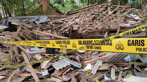 Ngeri! Rumah Warga di Pandeglang Rata dengan Tanah Gegara Ledakan