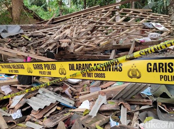 Ngeri! Rumah Warga di Pandeglang Rata dengan Tanah Gegara Ledakan