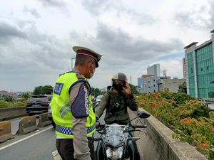 Alasan Pemotor Naik Flyover Pesing Meski Dilarang: Biar Cepet Alasan Pemotor Naik Flyover Pesing Meski Dilarang: Biar Cepet