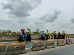 Polisi Gelar Razia di Flyover Pesing, Pemotor Langsung Ditilang!
