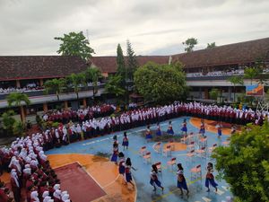 Sambut PTM 100 Persen, Murid SMP di Bantul Gelar Tari Kursi Sambut PTM 100 Persen, Murid SMP di Bantul Gelar Tari Kursi