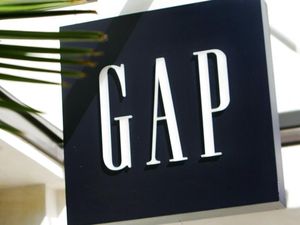 Yeezy x GAP Gandeng Balenciaga, Tawarkan High Fashion Harga Terjangkau? Yeezy x GAP Gandeng Balenciaga, Tawarkan High Fashion Harga Terjangkau?