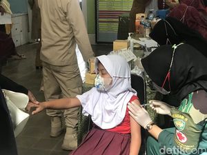 13 Siswa Positif COVID-19, PTM di Sukabumi Tetap 50 Persen 13 Siswa Positif COVID-19, PTM di Sukabumi Tetap 50 Persen