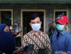 Gibran: Kalau Ada Demo Tolak Presiden 3 Periode, Saya Akan Gabung Gibran: Kalau Ada Demo Tolak Presiden 3 Periode, Saya Akan Gabung