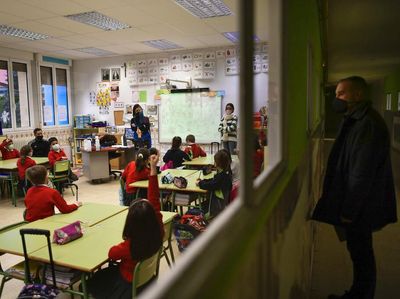 Omicron Bikin Was-was Spanyol Saat 8 Juta Murid Kembali ke Sekolah