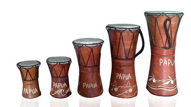alat musik tradisional Tifa alat musik tradisional Tifa