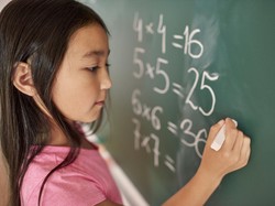 Terlalu Dini Malah Tak Optimal, Umur Berapa Sebaiknya Anak Boleh Ikut Les?