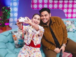10 Potret Kedekatan Ivan Gunawan dan Ayu Ting Ting