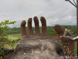 Ada Tangan Dewa di Bukit Pangandaran