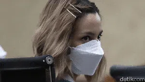 Nia Ramadhani Modis Terus Tiap Sidang Sebelum Berbaju Tahanan