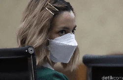 Dipenjara karena Narkoba, Nia Ramadhani Refleksikan diri Lewat Lukisan Pohon