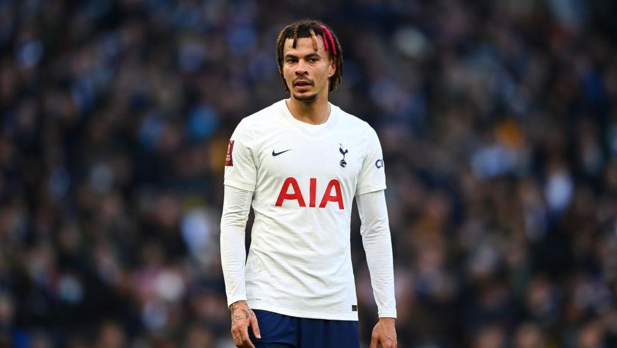Delle Alli tak kunjung mendapat tempat inti meski pelatih sudah silih berganti. Foto: Getty Images/Alex Davidson