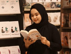 Cerita Erisca Febriani: Ditolak Penerbit, Ditipu, hingga Dikatai Naskah Jelek