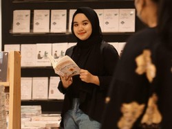 Kenalan dengan Novelis di Balik Dear Nathan