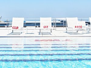 Keren, Bandara Ini Punya Infinity Pool dengan Pemandangan Landasan Pacu! Keren, Bandara Ini Punya Infinity Pool dengan Pemandangan Landasan Pacu!