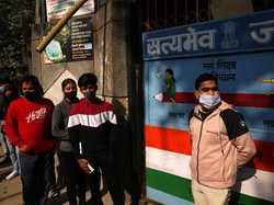 Kasus COVID-19 di India Makin Ngegas, Ini Gejala yang Dikeluhkan Pasien