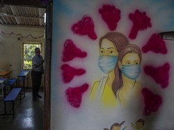 Kasus COVID-19 Merangkak Naik di India, Warga Wajib Pakai Masker Lagi