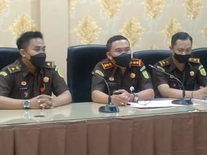 Kejaksaan Tahan 4 Tersangka Kredit Macet Rp 3,5 M Pembelian Ruko di Surabaya Kejaksaan Tahan 4 Tersangka Kredit Macet Rp 3,5 M Pembelian Ruko di Surabaya