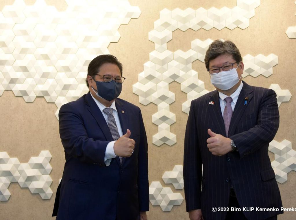 Airlangga Bertemu Menteri Ekonomi Jepang, Sepakat Tingkatkan Kerja Sama
