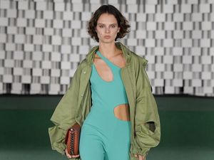 Jadi Tren Fashion 2022, Simak 5 Tips Mix and Match Catsuit Jadi Tren Fashion 2022, Simak 5 Tips Mix and Match Catsuit