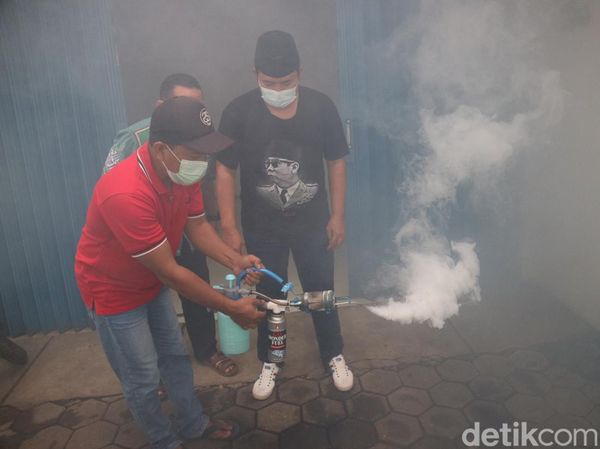 Laris Manis! Eks Sopir di Kudus Bikin Fogging Portable