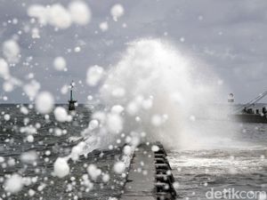 Rob Terus Melanda, SDA Ungkap 2 Kendala Pembangunan Tanggul Laut Jakarta