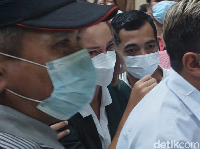 Potret Nia Ramadhani Usai Divonis: Nangis hingga Dikawal Ketat