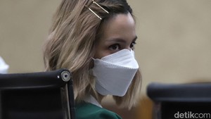 3 Pernyataan Hakim Vonis Penjara Nia Ramadhani Sebab Bukan Korban