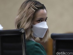 3 Pernyataan Hakim Vonis Penjara Nia Ramadhani Sebab Bukan Korban