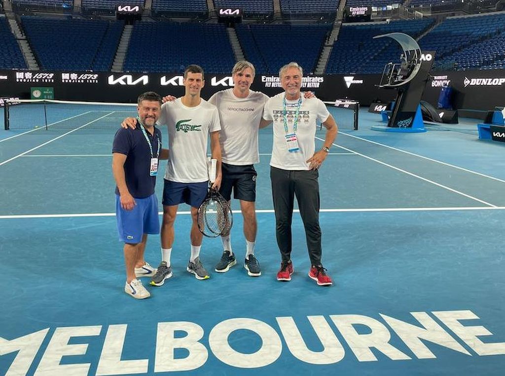Novak Djokovic Buka Suara Pertama Kali Sejak Sempat Ditahan di Melbourne Novak Djokovic Buka Suara Pertama Kali Sejak Sempat Ditahan di Melbourne