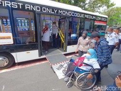 BST Solo Uji Coba Bus Low Deck Ramah Difabel