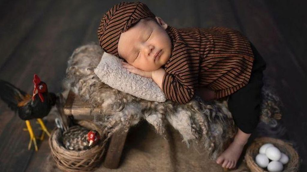 7 Potret Menggemaskan Bayi Artis Berbusana Adat di Pemotretan Newborn
