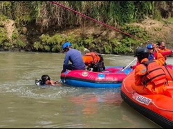 Pencarian Warga Hanyut Saat Mancing Terkendala Cuaca dan Medan Sungai Ciapus