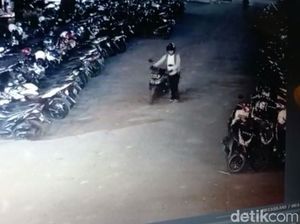 Nyamar Jadi Karyawan, Pelaku Curanmor Terekam CCTV Curi Motor di Pabrik Kayu Nyamar Jadi Karyawan, Pelaku Curanmor Terekam CCTV Curi Motor di Pabrik Kayu