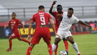 Makan Konate berhasil mencetak gol di injury time babak kedua, memanfaatkan kemelut di kotak penalti Persipura, namun sudah terlambat. Skor 2-1 untuk Persipura bertahan hingga usai.