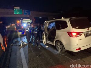 Minibus Hantam Truk di Tol Boyolali, 1 Tewas dan 3 Luka Minibus Hantam Truk di Tol Boyolali, 1 Tewas dan 3 Luka