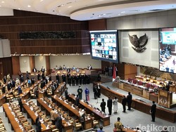 Harvey Malaiholo PDIP Dilantik Jadi Anggota DPR