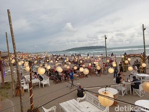Bukan Weekend, Ini Keramaian Wisatawan Saat Weekday di Pangandaran