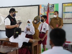 Semangati Anak Vaksin, Bupati Dhito Gelar Kuis Berhadiah Kaos