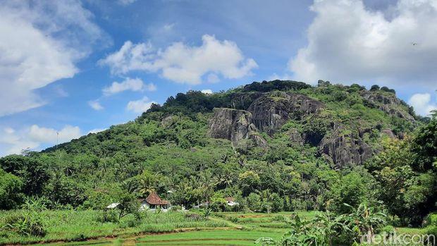 Sensasi Mendaki Gunung Api Purba Nglanggeran