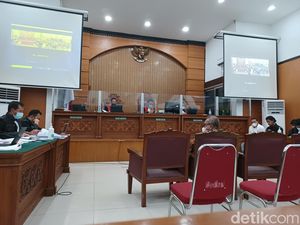 Dua Ahli Pidana Beda Pendapat soal Polisi Bela Diri Tembak Eks Laskar FPI Dua Ahli Pidana Beda Pendapat soal Polisi Bela Diri Tembak Eks Laskar FPI