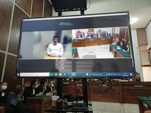 Terbukti Lakukan Ujaran Kebencian SARA, Yahya Waloni Divonis 5 Bulan Bui Terbukti Lakukan Ujaran Kebencian SARA, Yahya Waloni Divonis 5 Bulan Bui